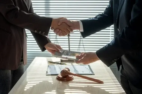 Авлигын гэмт хэргийн улмаас улсад учруулсан хохирлыг нөхөн төлүүлэх, хууль бус хөрөнгө, орлогыг хураах эрх зүйн орчныг чангатгана